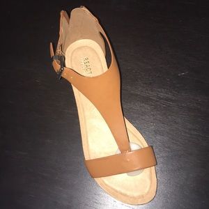 BRAND NEW Reaction Kenneth Cole Sandals